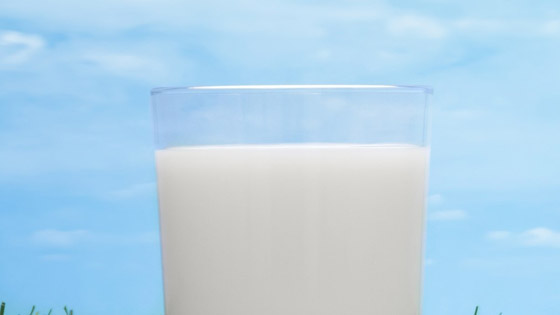 6 فوائد سحرية لحليب الماعز لحل مشاكل البشرة صورة رقم 1