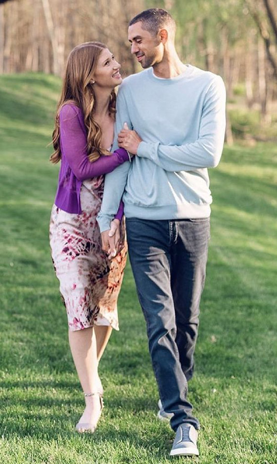 دار أزياء شهيرة تحقق أحلام جينيفر غيتس: صنعت لها فستانا رائعا لزفافها صورة رقم 14