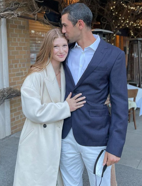 دار أزياء شهيرة تحقق أحلام جينيفر غيتس: صنعت لها فستانا رائعا لزفافها صورة رقم 18