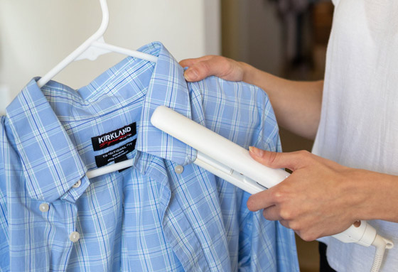 إليكم 9 طرق بسيطة وسريعة لإزالة التجاعيد من الملابس بدون مكواة صورة رقم 2