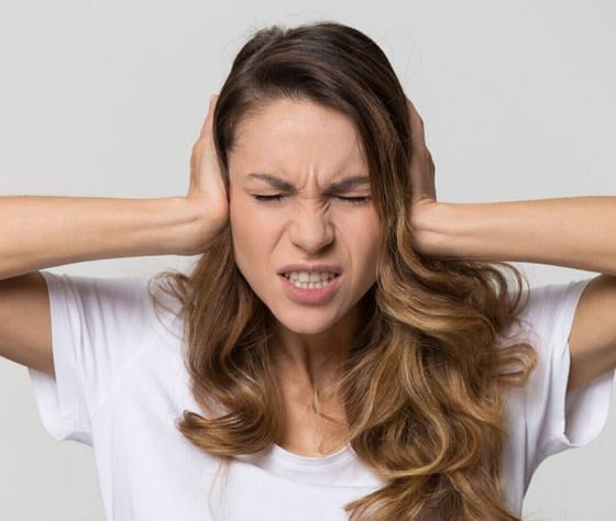 تحذيرات من استخدام سماعات الأذن طويلا.. وهذه أضرارها صورة رقم 1