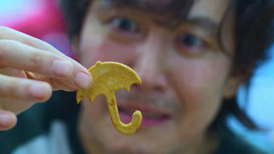 بدون فرن وخلال ربع ساعة فقط.. هكذا تحضر بسكويت لعبة الحبار الشهير صورة رقم 3