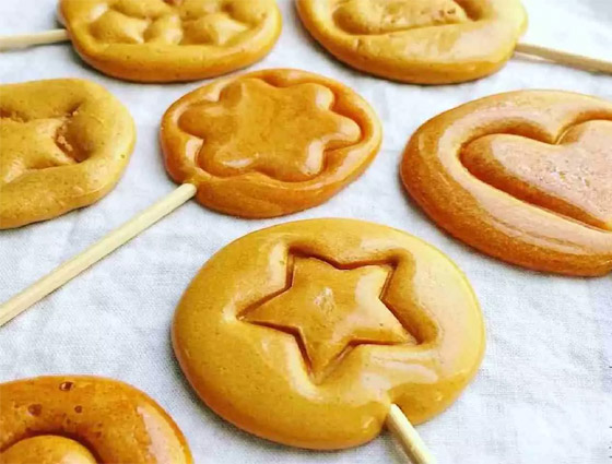 بدون فرن وخلال ربع ساعة فقط.. هكذا تحضر بسكويت لعبة الحبار الشهير صورة رقم 10