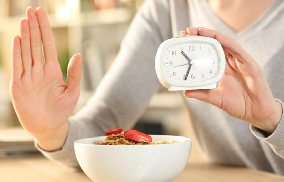 دراسة جديدة: الصيام وتناول الطعام مرة واحدة في اليوم يطيل العمر ويحسن الصحة صورة رقم 2