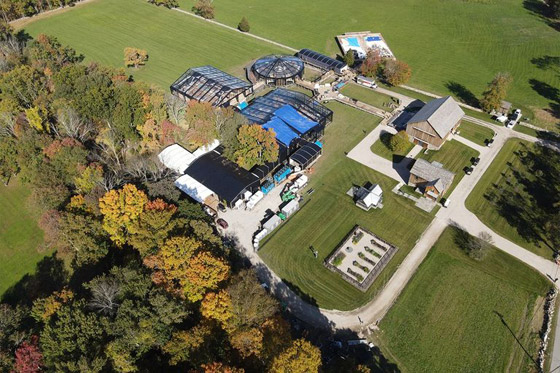 دار أزياء شهيرة تحقق أحلام جينيفر غيتس: صنعت لها فستانا رائعا لزفافها صورة رقم 8