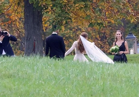 دار أزياء شهيرة تحقق أحلام جينيفر غيتس: صنعت لها فستانا رائعا لزفافها صورة رقم 9