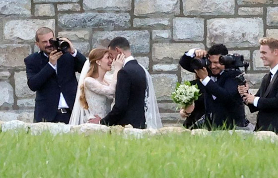 دار أزياء شهيرة تحقق أحلام جينيفر غيتس: صنعت لها فستانا رائعا لزفافها صورة رقم 10