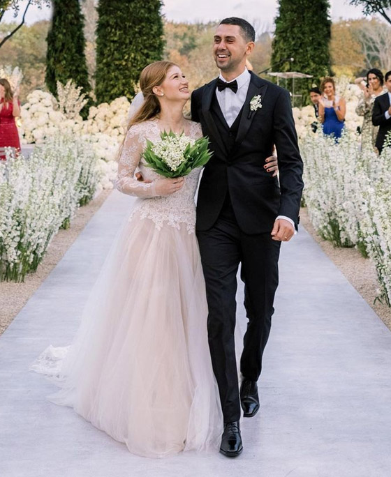 دار أزياء شهيرة تحقق أحلام جينيفر غيتس: صنعت لها فستانا رائعا لزفافها صورة رقم 6