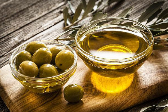 أبرزها زيت الزيتون..7 مكونات يجب توفرها في المطبخ لنظام غذائي مميز صورة رقم 2
