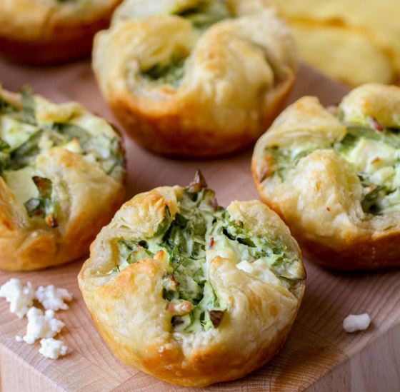 إليكم طريقة تحضير فطيرة السبانخ بالجبن السهلة والشهية صورة رقم 4