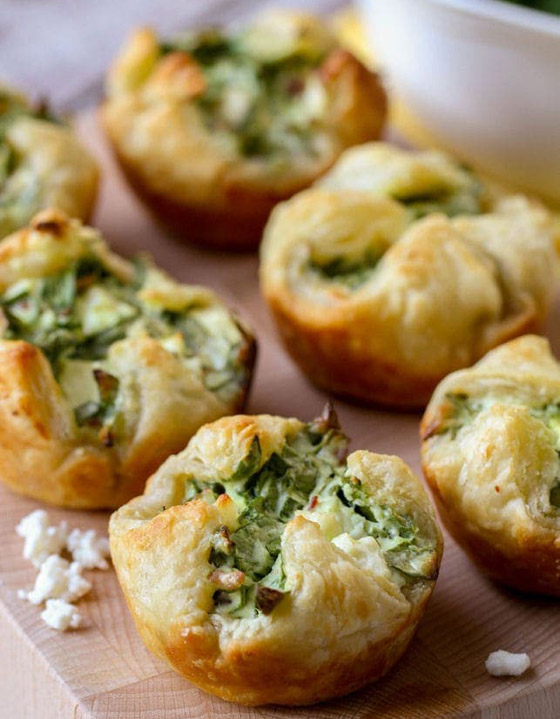 إليكم طريقة تحضير فطيرة السبانخ بالجبن السهلة والشهية صورة رقم 6