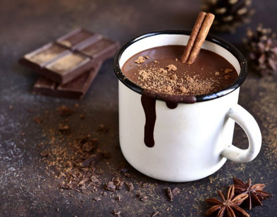إليكم طريقة تحضير هوت شوكليت بالقرفة اللذيذ بسعرات حرارية أقل صورة رقم 2