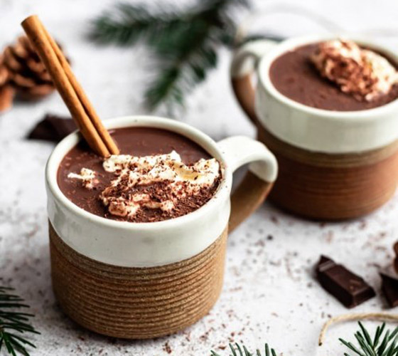 إليكم طريقة تحضير هوت شوكليت بالقرفة اللذيذ بسعرات حرارية أقل صورة رقم 4