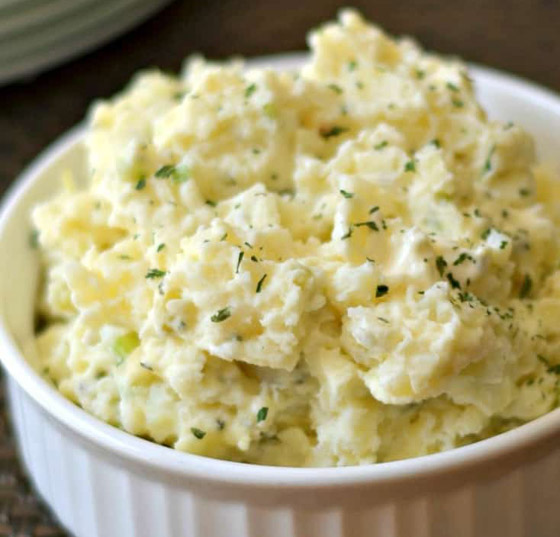 إليكم طريقة تحضير سلطة البطاطس بالبيض المسلوق والمايونيز الشهية صورة رقم 3