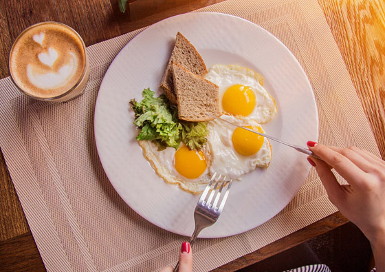 إليكم 5 عادات خاطئة عند الفطور تدمر مناعة الجسم صورة رقم 3