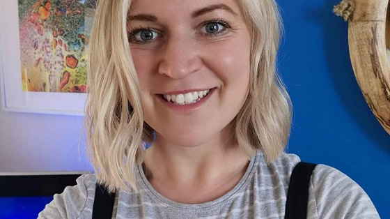 تصمم منزل باربي لطفلتها بـ 25 دولاراً صورة رقم 3