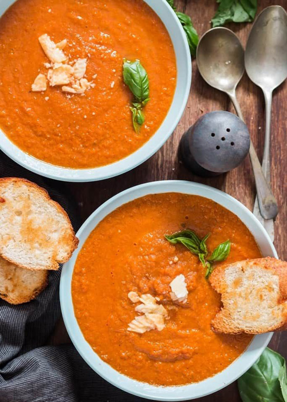 إليكم طريقة تحضير شوربة الطماطم المشوية مع الأعشاب الصحية والطيبة صورة رقم 8