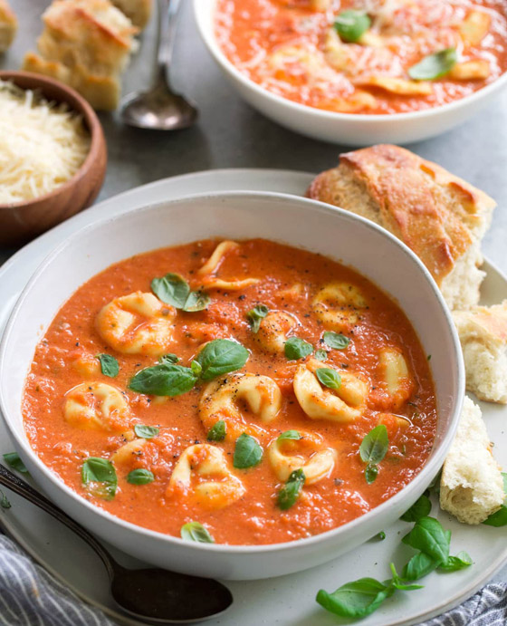 وصفة حساء البندورة بالكريمة الشهي مع السبانخ ومعكرونة التورتيليني صورة رقم 8