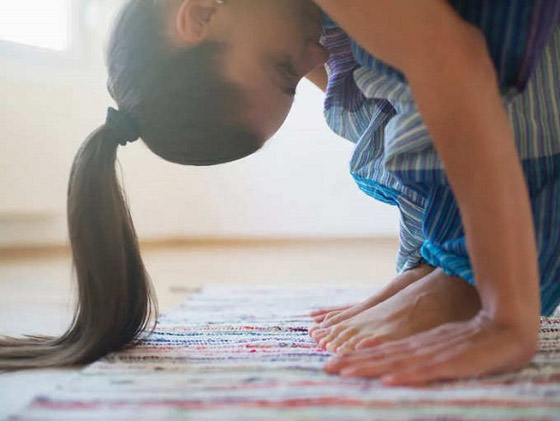 أفضل تمارين يوغا للتخلص من مشاكل الشعر صورة رقم 3