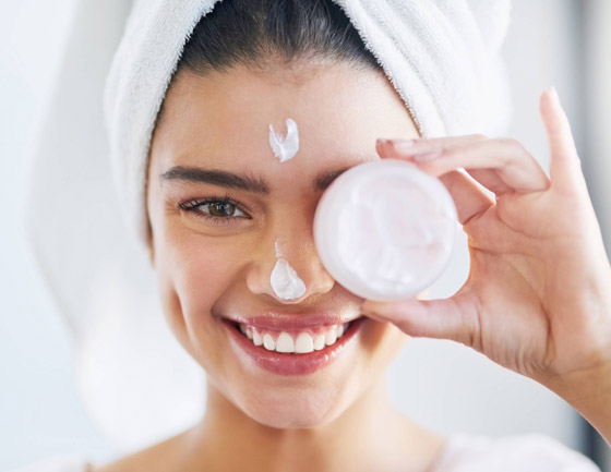 إليكم 10 خطوات ضرورية للعناية الليلية بالبشرة صورة رقم 4