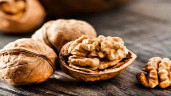 لماذا يجب على مرضى السكري تناول الجوز المنقوع يومياً صورة رقم 2