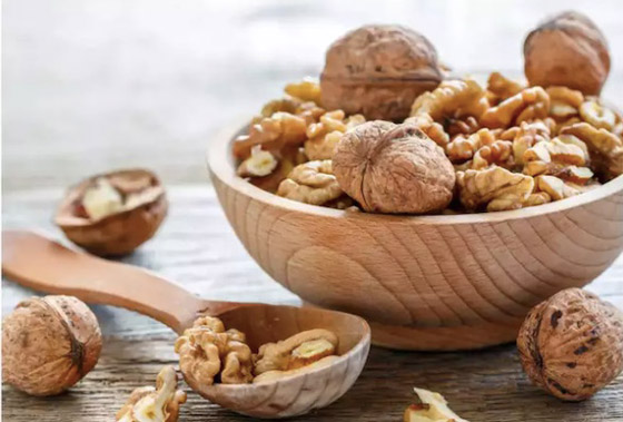 لماذا يجب على مرضى السكري تناول الجوز المنقوع يومياً صورة رقم 4