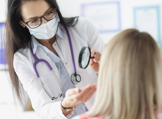 11 نصيحة مقدمة من أطباء الجلدية للحصول على بشرة صحية ومتوهجة صورة رقم 1