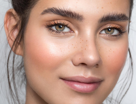 رفع الحواجب: أحدث صيحات 2021 التجميلية صورة رقم 3