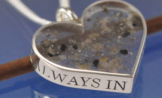 صور: مجوهرات غريبة ومثيرة للاشمئزاز ستغير تفكيركم فيها كزينة صورة رقم 4