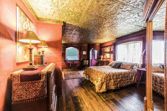 يبني قلعة بالحجم الكامل لابنه مع حجرات ملكية صورة رقم 6