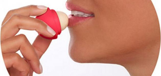 تصنع بالمنزل.. احمي شفتيك هذا الشتاء بمرطب طبيعي صورة رقم 6