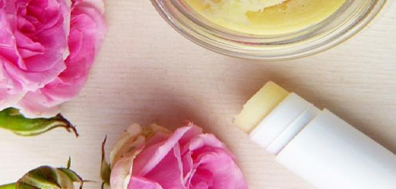 تصنع بالمنزل.. احمي شفتيك هذا الشتاء بمرطب طبيعي صورة رقم 4