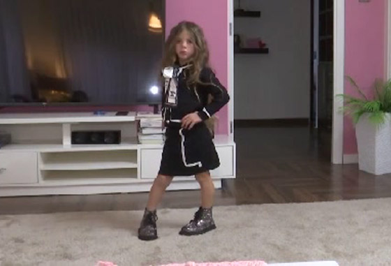 بالفيديو والصور: تعرفوا إلى الطفلة ناي أصغر 