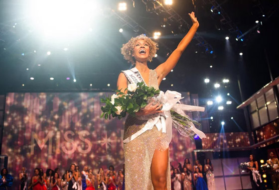 شابة سمراء تفوز بلقب ملكة جمال أمريكا.. جذبت الأنظار بجمالها وثقافتها صورة رقم 14