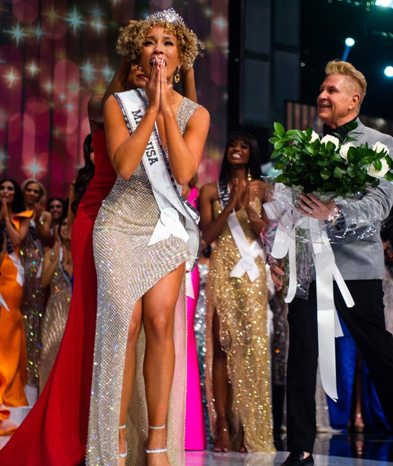 شابة سمراء تفوز بلقب ملكة جمال أمريكا.. جذبت الأنظار بجمالها وثقافتها صورة رقم 6