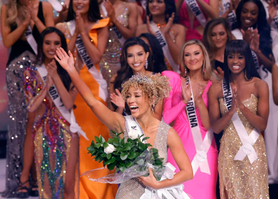 شابة سمراء تفوز بلقب ملكة جمال أمريكا.. جذبت الأنظار بجمالها وثقافتها صورة رقم 17