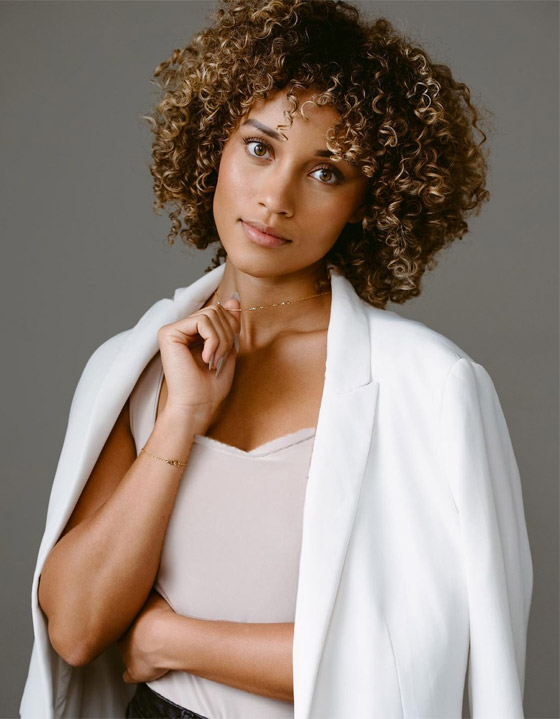 شابة سمراء تفوز بلقب ملكة جمال أمريكا.. جذبت الأنظار بجمالها وثقافتها صورة رقم 29