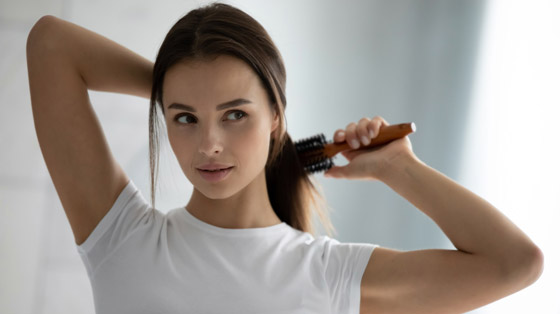 لهذه الأسباب.. تمشيط شعرك يومياً «مهم» صورة رقم 1