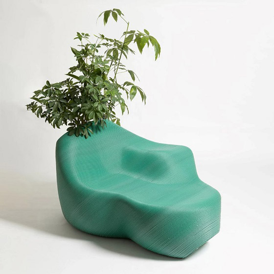 مصممون يحولون النفايات البلاستيكية إلى أثاث جميل صورة رقم 1