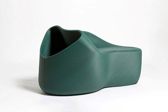 مصممون يحولون النفايات البلاستيكية إلى أثاث جميل صورة رقم 2