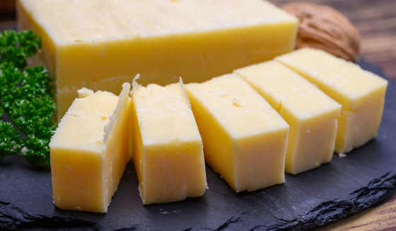 من إيطاليا إلى اليونان.. إليكم قائمة بألذ وأشهى أنواع الأجبان في أوروبا صورة رقم 5