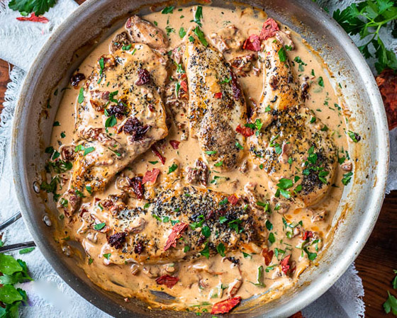 طريقة تحضير دجاج توسكان بالكريمة: طبق شهي من المطبخ الإيطالي صورة رقم 8