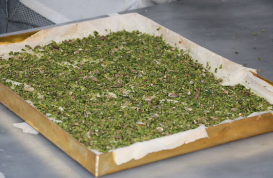 فيديو وصور: أغلى بقلاوة في العالم معروضة للبيع في تركيا بمبلغ خيالي! صورة رقم 3