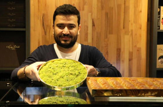 فيديو وصور: أغلى بقلاوة في العالم معروضة للبيع في تركيا بمبلغ خيالي! صورة رقم 4