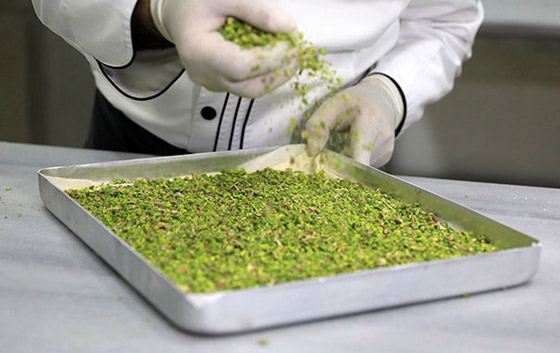 فيديو وصور: أغلى بقلاوة في العالم معروضة للبيع في تركيا بمبلغ خيالي! صورة رقم 8