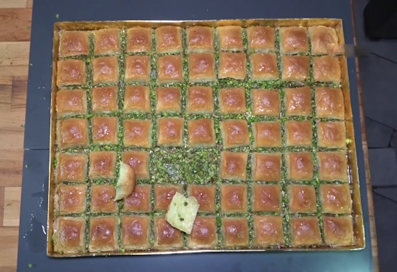 فيديو وصور: أغلى بقلاوة في العالم معروضة للبيع في تركيا بمبلغ خيالي! صورة رقم 10
