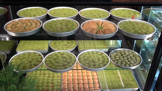 فيديو وصور: أغلى بقلاوة في العالم معروضة للبيع في تركيا بمبلغ خيالي! صورة رقم 12