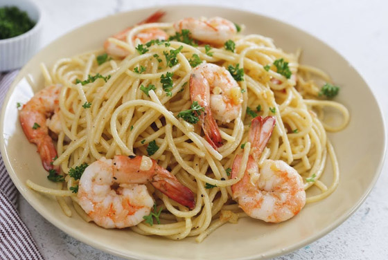 إليكم وصفة باستا الليمون مع الروبيان المشوي: طبق صحي ولذيذ للأعياد صورة رقم 3