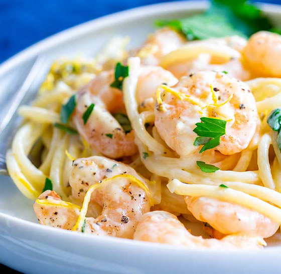 إليكم وصفة باستا الليمون مع الروبيان المشوي: طبق صحي ولذيذ للأعياد صورة رقم 7