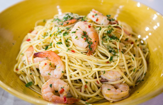 إليكم وصفة باستا الليمون مع الروبيان المشوي: طبق صحي ولذيذ للأعياد صورة رقم 8